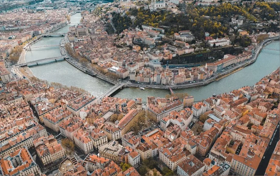 Vue aérienne de Lyon, entre Rhône et Saône